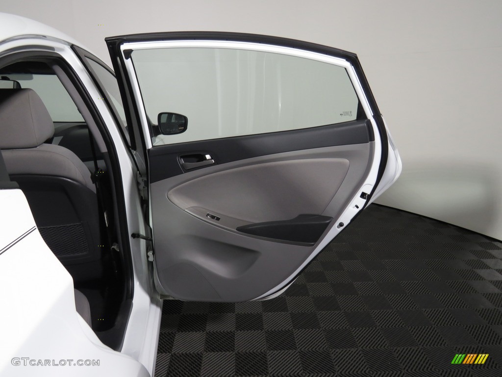 2016 Accent SE Sedan - Century White / Gray photo #19