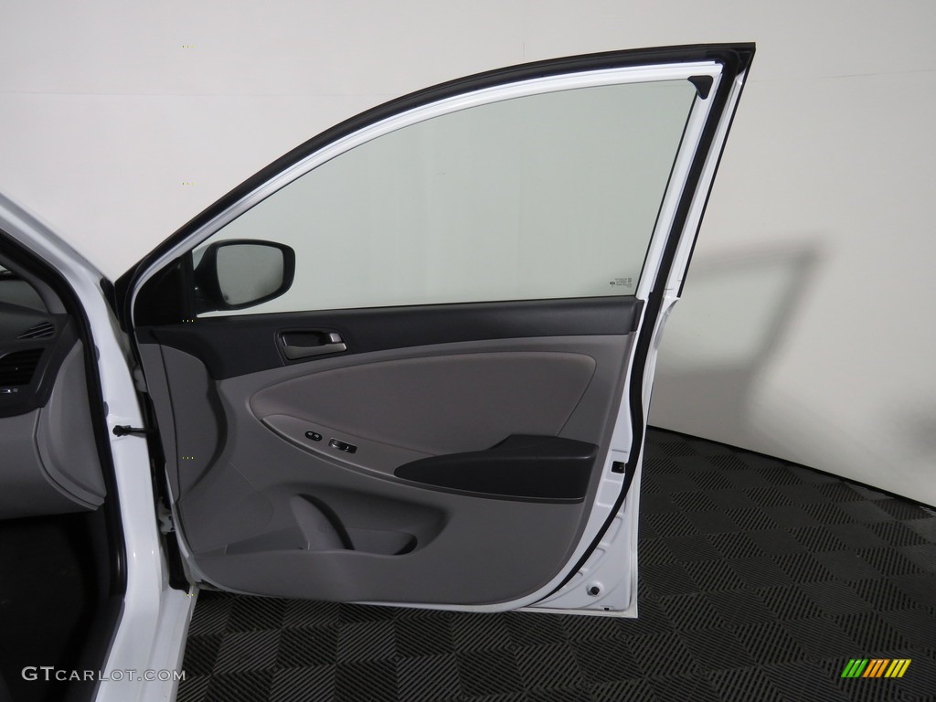 2016 Accent SE Sedan - Century White / Gray photo #21