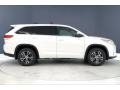 2018 Blizzard White Pearl Toyota Highlander LE  photo #30