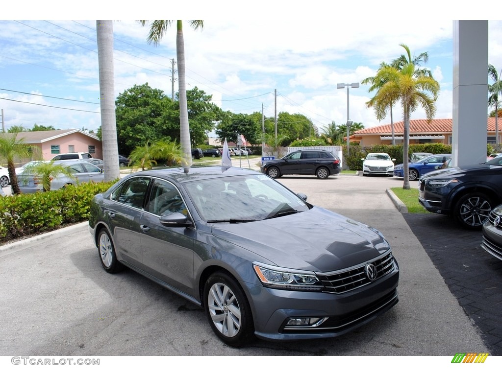 2018 Passat SE - Platinum Gray Metallic / Moonrock Gray photo #1