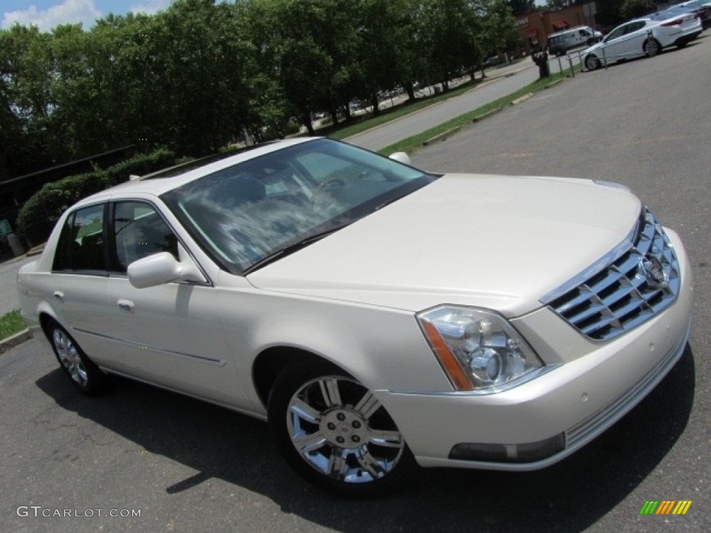 2011 DTS Platinum - White Diamond Tricoat / Light Linen/Cocoa Accents photo #3