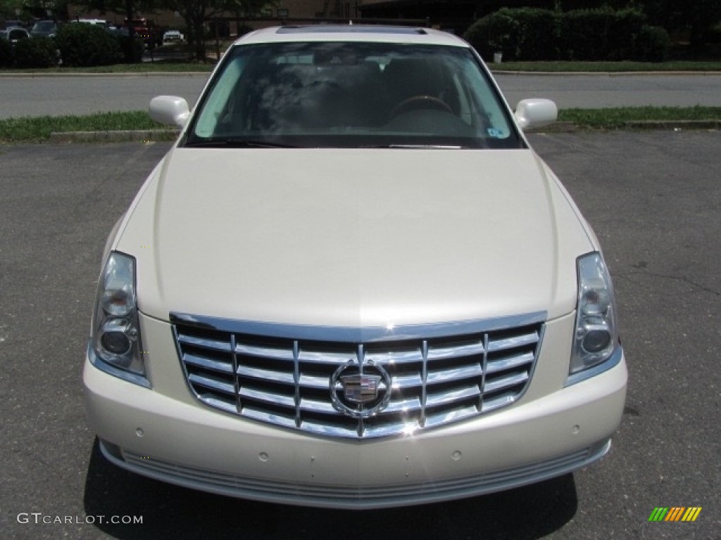 2011 DTS Platinum - White Diamond Tricoat / Light Linen/Cocoa Accents photo #5
