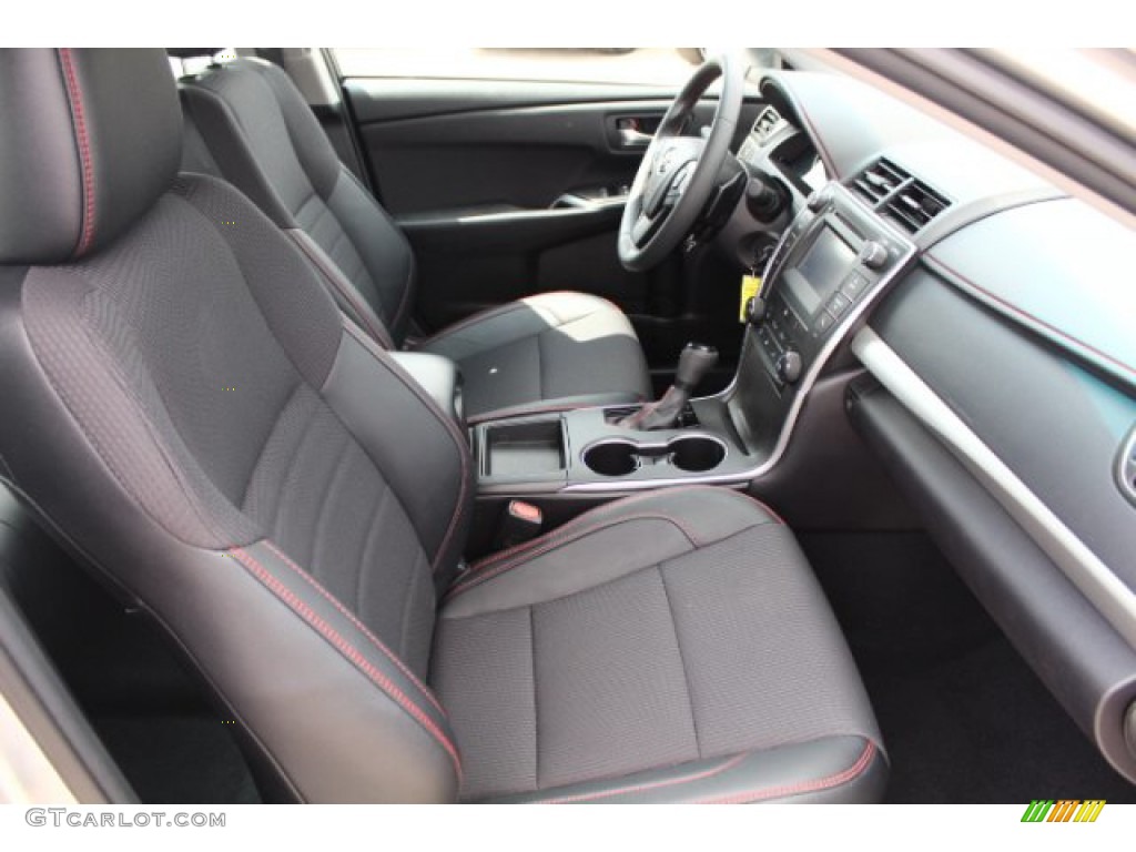 2017 Camry SE - Celestial Silver Metallic / Black photo #20