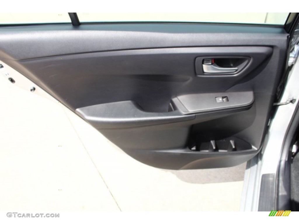 2017 Camry SE - Celestial Silver Metallic / Black photo #22