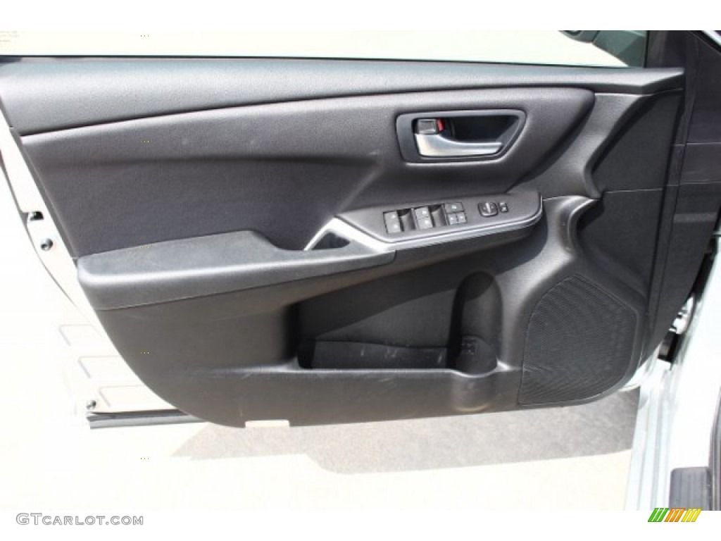 2017 Camry SE - Celestial Silver Metallic / Black photo #23