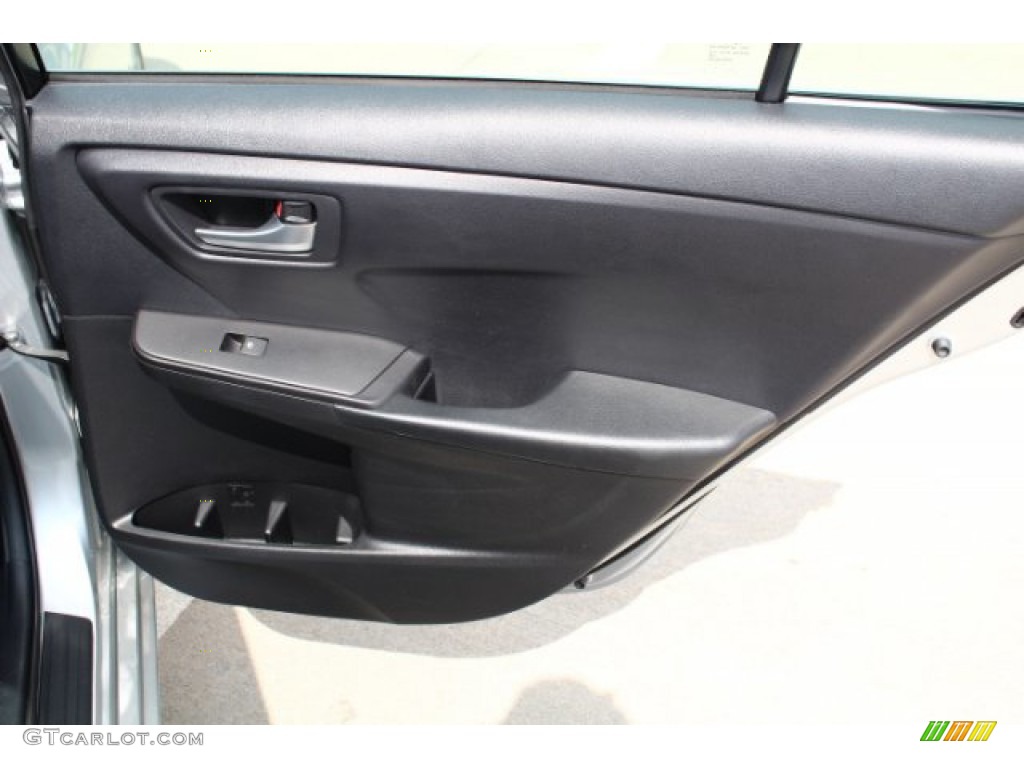 2017 Camry SE - Celestial Silver Metallic / Black photo #24