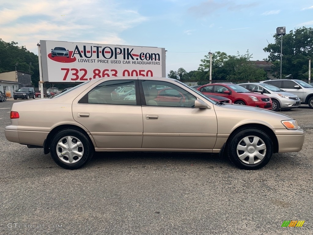 2001 Camry LE - Cashmere Beige Metallic / Gray photo #2