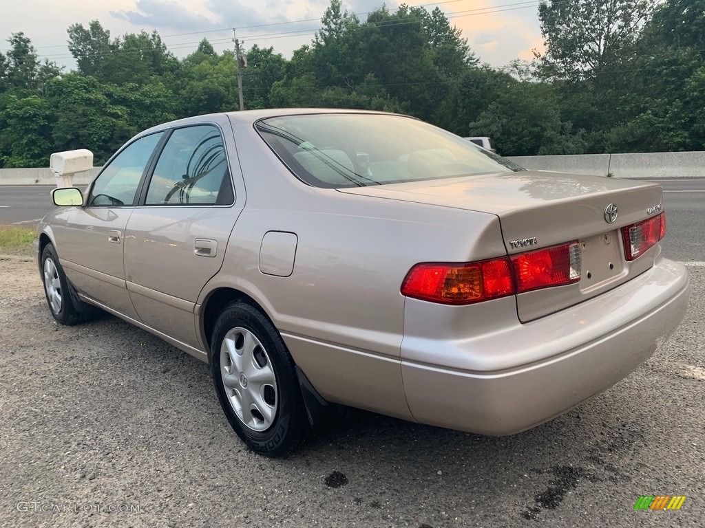 2001 Camry LE - Cashmere Beige Metallic / Gray photo #5