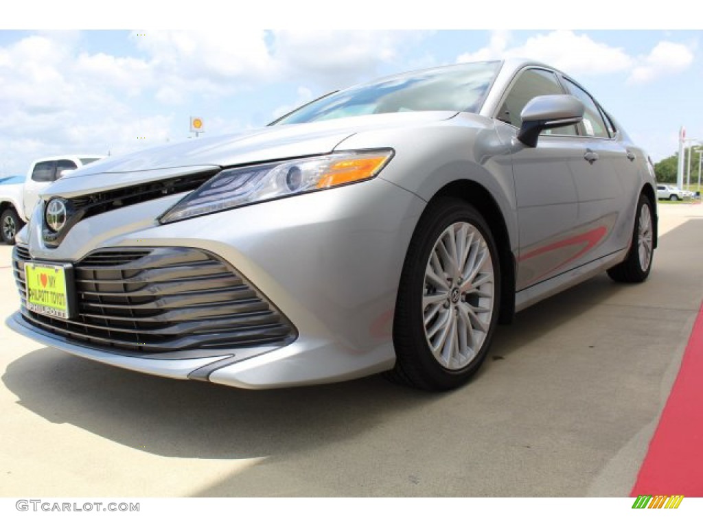 2019 Camry XLE - Celestial Silver Metallic / Ash photo #4