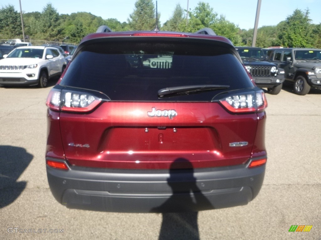 2019 Cherokee Latitude Plus 4x4 - Velvet Red Pearl / Black photo #5