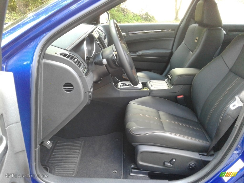 Caramel/Black Interior 2019 Chrysler 300 S Photo #134114255