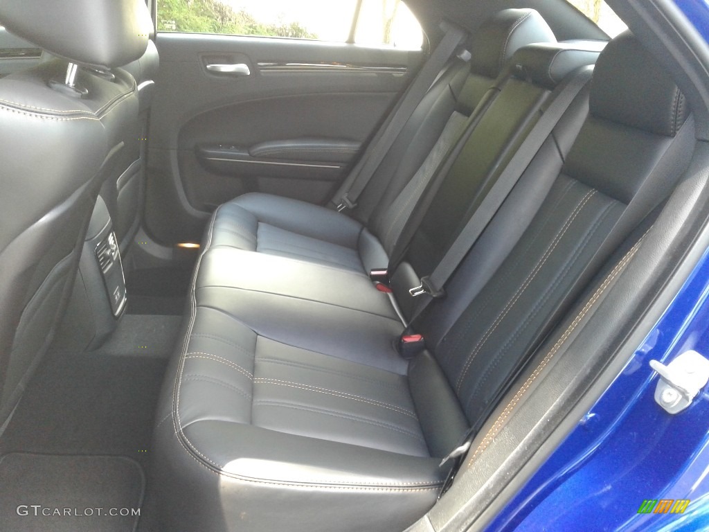 Caramel/Black Interior 2019 Chrysler 300 S Photo #134114288