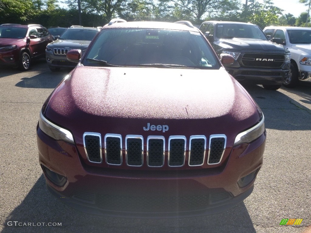 2019 Cherokee Latitude Plus 4x4 - Velvet Red Pearl / Black photo #9