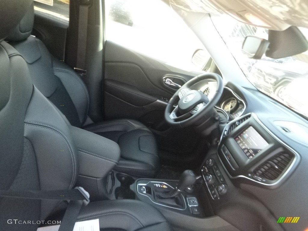 2019 Cherokee Latitude Plus 4x4 - Velvet Red Pearl / Black photo #11