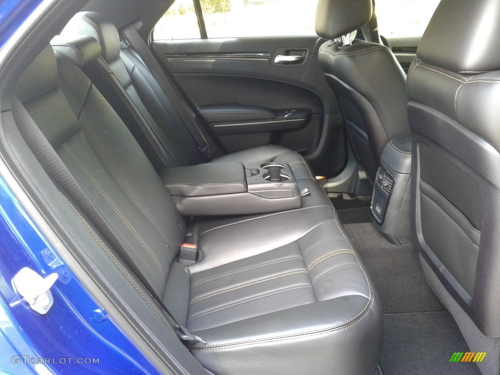Caramel/Black Interior 2019 Chrysler 300 S Photo #134114372