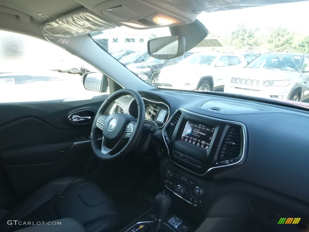 2019 Cherokee Latitude Plus 4x4 - Velvet Red Pearl / Black photo #12