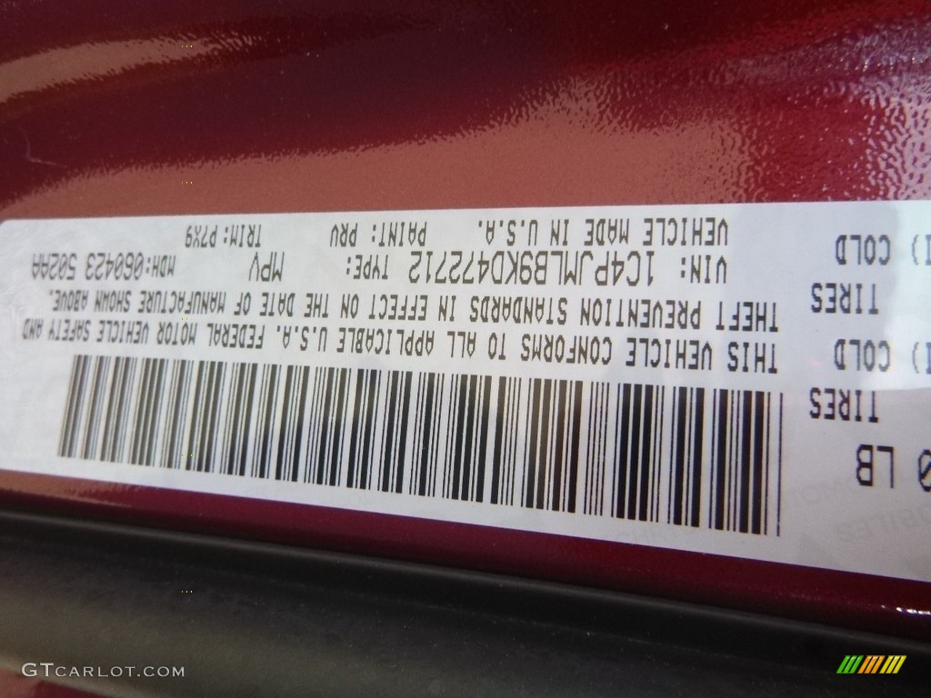 2019 Cherokee Latitude Plus 4x4 - Velvet Red Pearl / Black photo #15