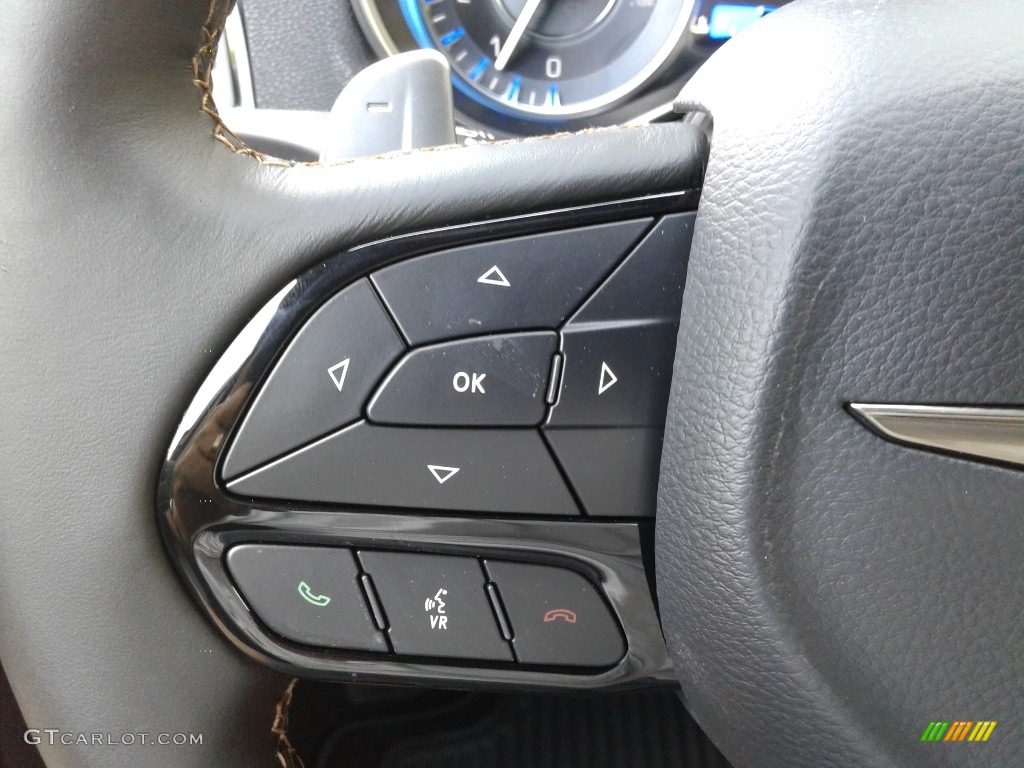 2019 Chrysler 300 S Caramel/Black Steering Wheel Photo #134114471