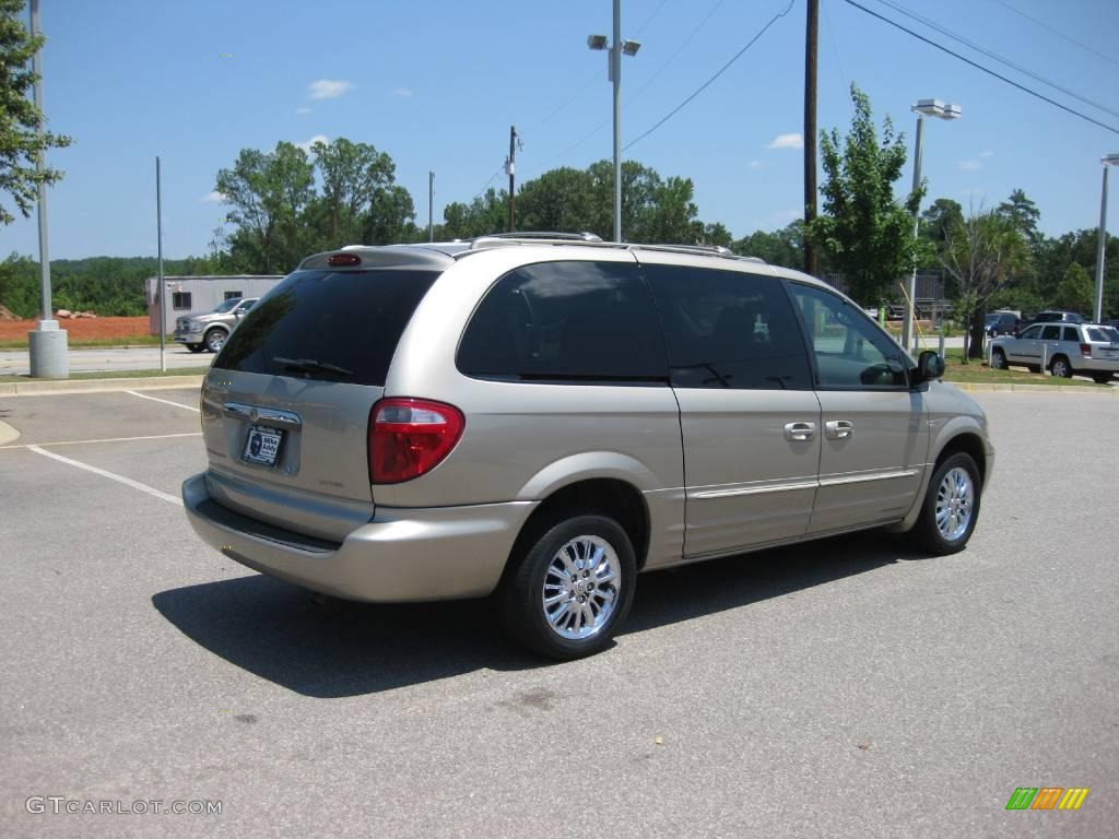 2003 Town & Country Limited - Light Almond Pearl / Taupe photo #10