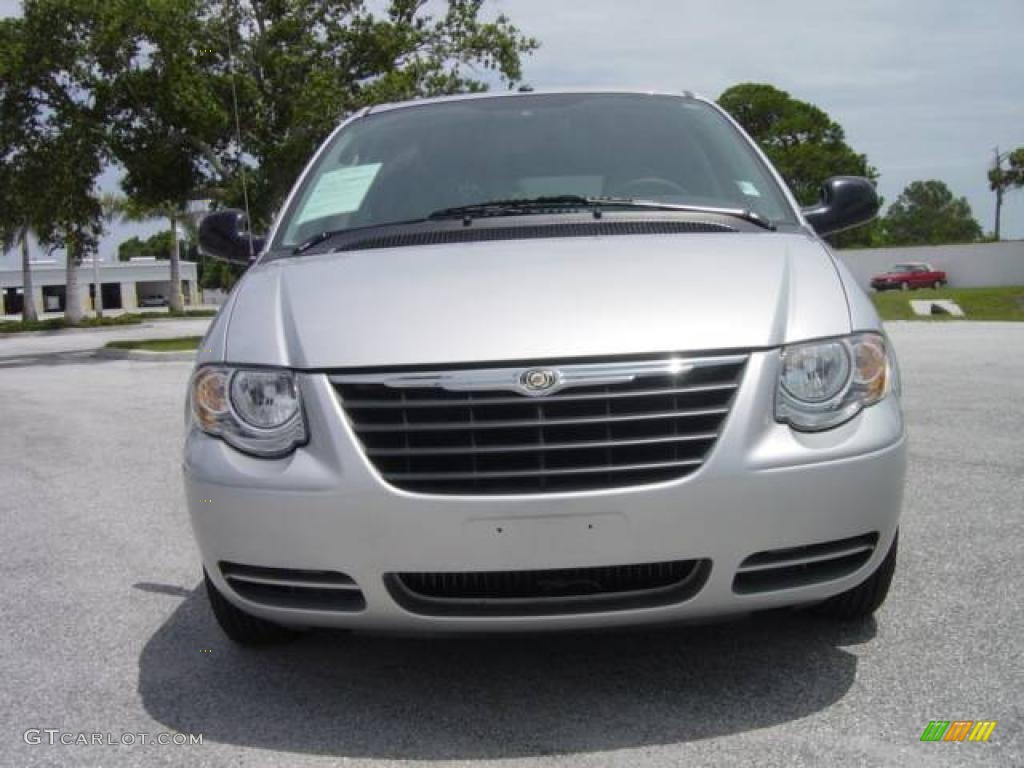 2007 Town & Country LX - Bright Silver Metallic / Medium Slate Gray photo #9