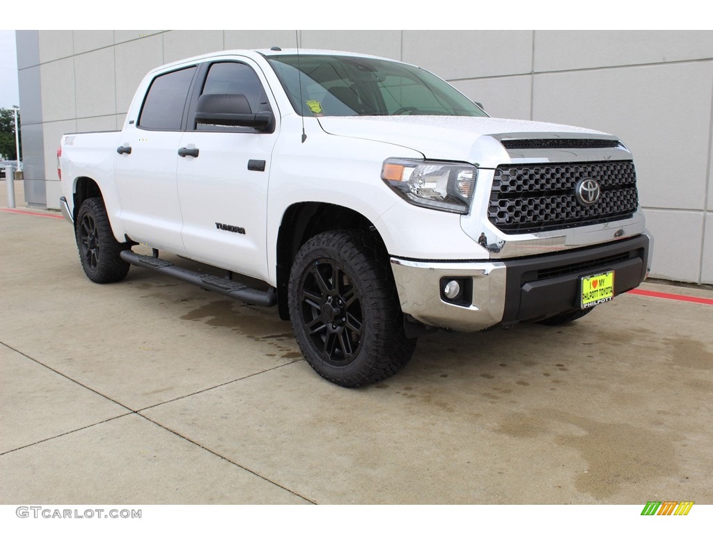 2019 Tundra SR5 CrewMax 4x4 - Super White / Graphite photo #2