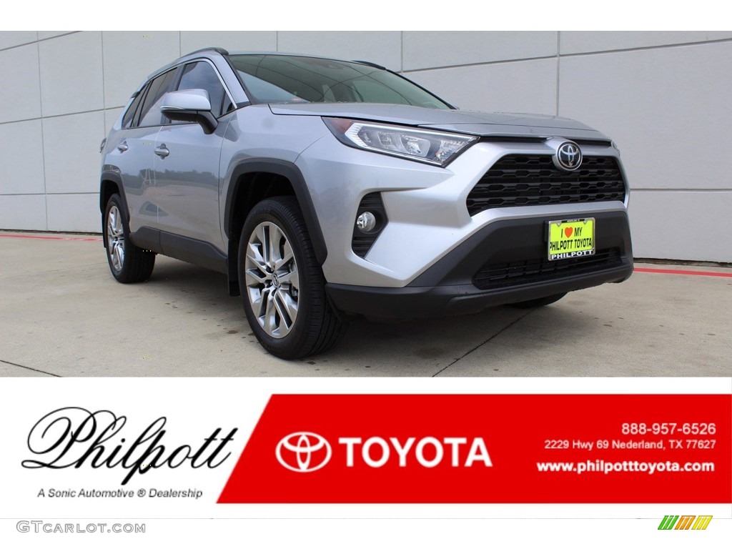 2019 RAV4 XLE - Silver Sky Metallic / Light Gray photo #1