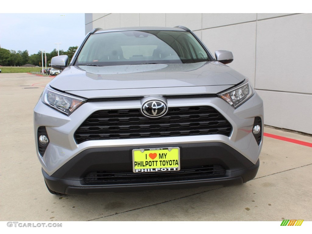 2019 RAV4 XLE - Silver Sky Metallic / Light Gray photo #3