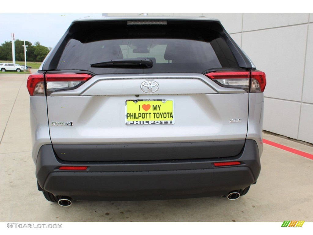 2019 RAV4 XLE - Silver Sky Metallic / Light Gray photo #7