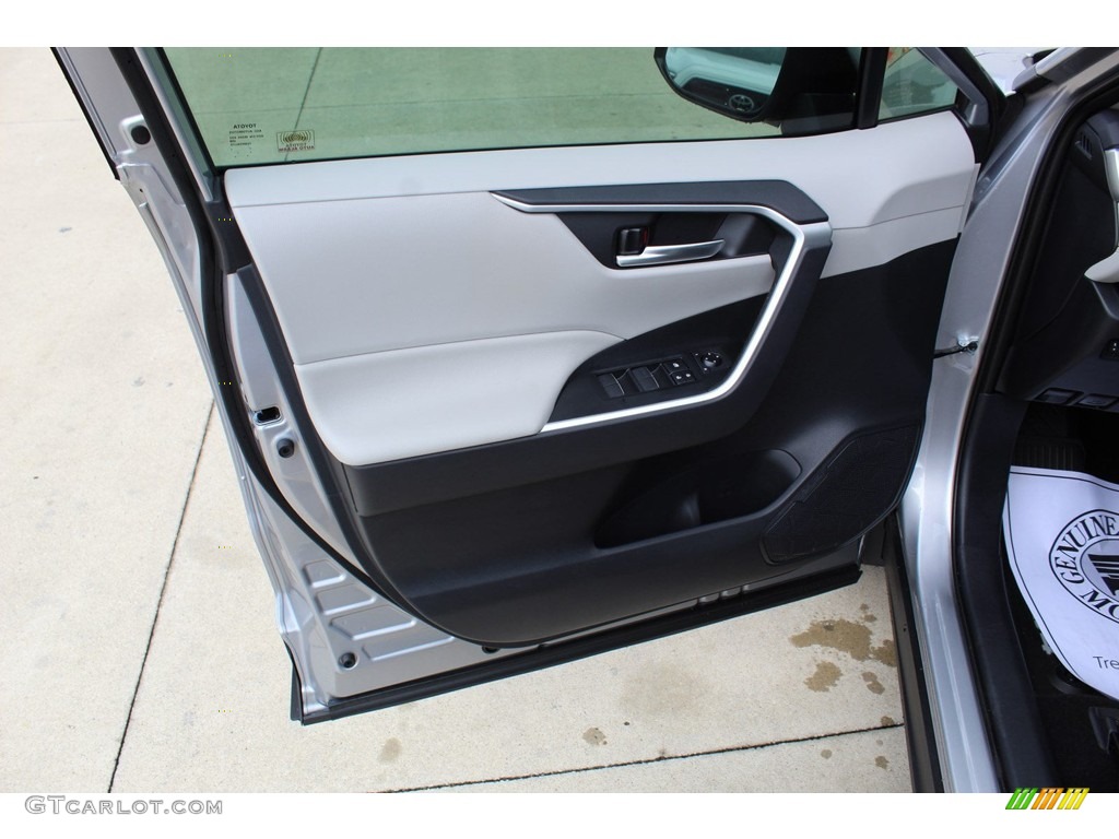 2019 RAV4 XLE - Silver Sky Metallic / Light Gray photo #9