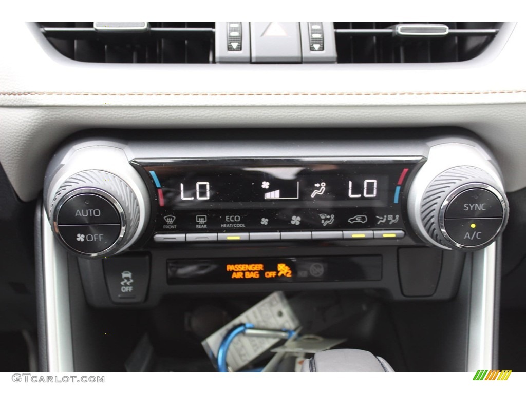 2019 RAV4 XLE - Silver Sky Metallic / Light Gray photo #16