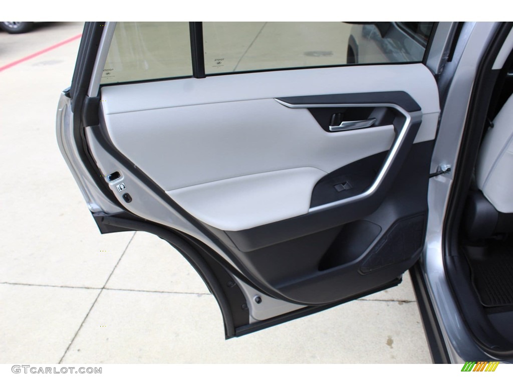 2019 RAV4 XLE - Silver Sky Metallic / Light Gray photo #19