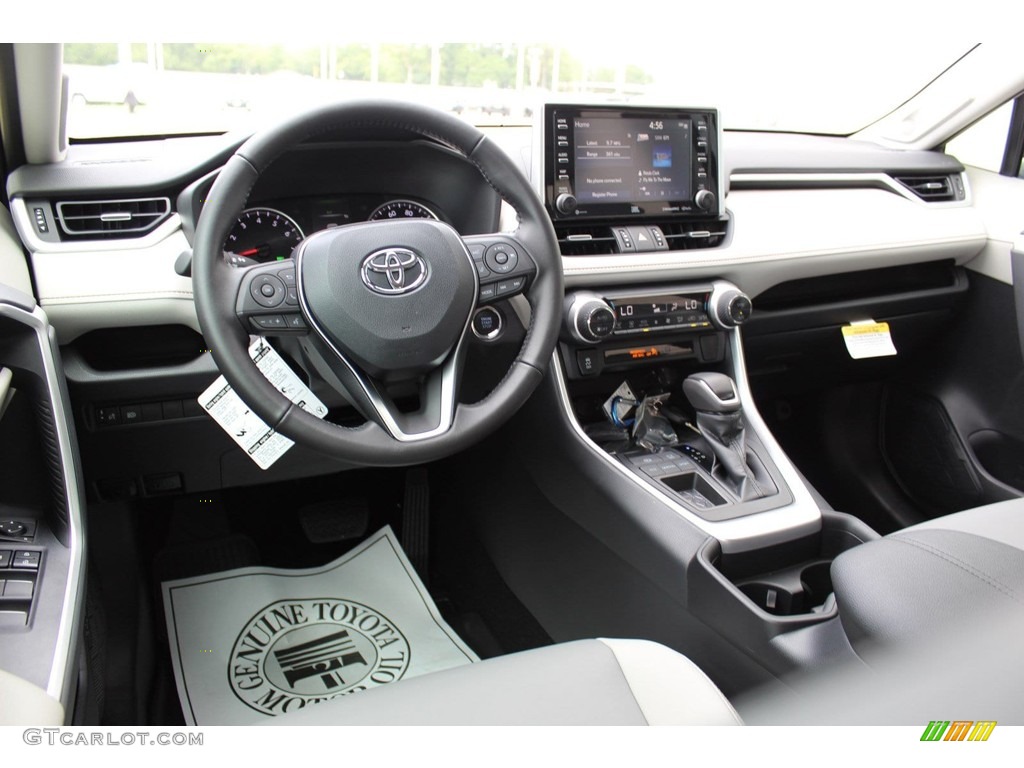 2019 RAV4 XLE - Silver Sky Metallic / Light Gray photo #21