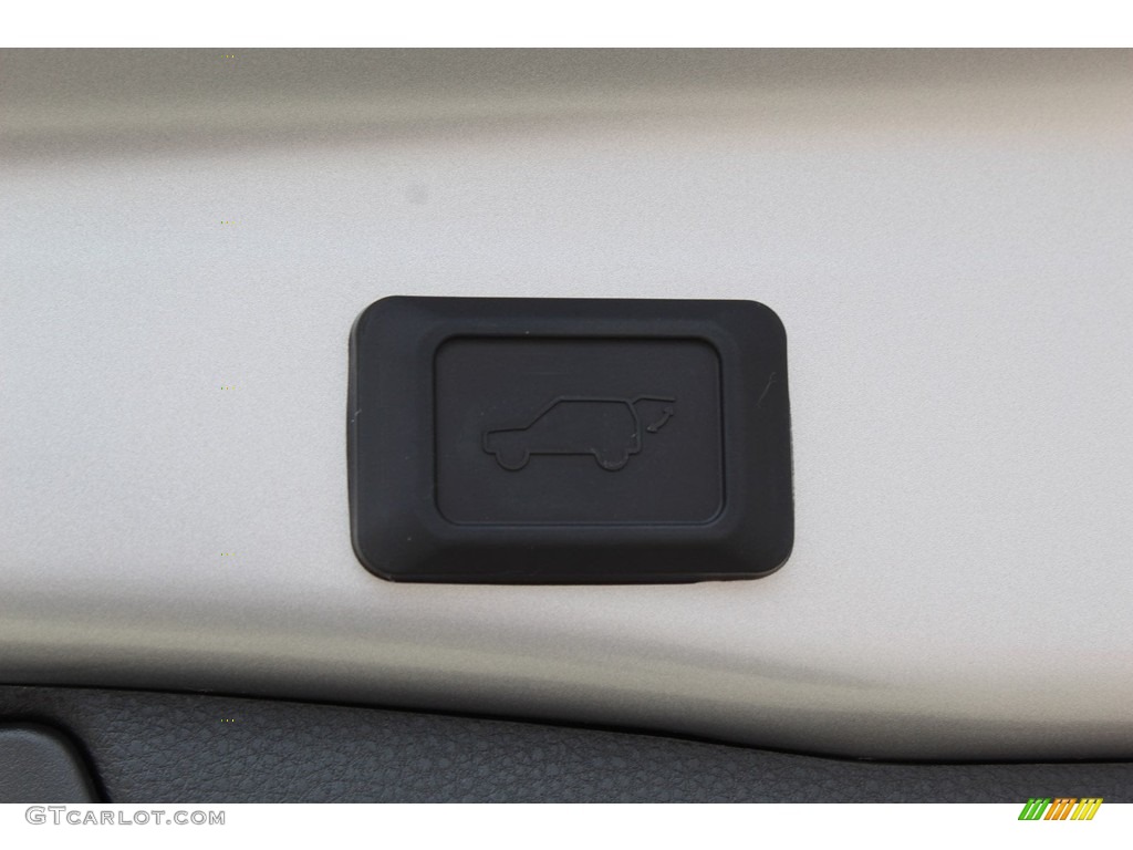 2019 RAV4 XLE - Silver Sky Metallic / Light Gray photo #24