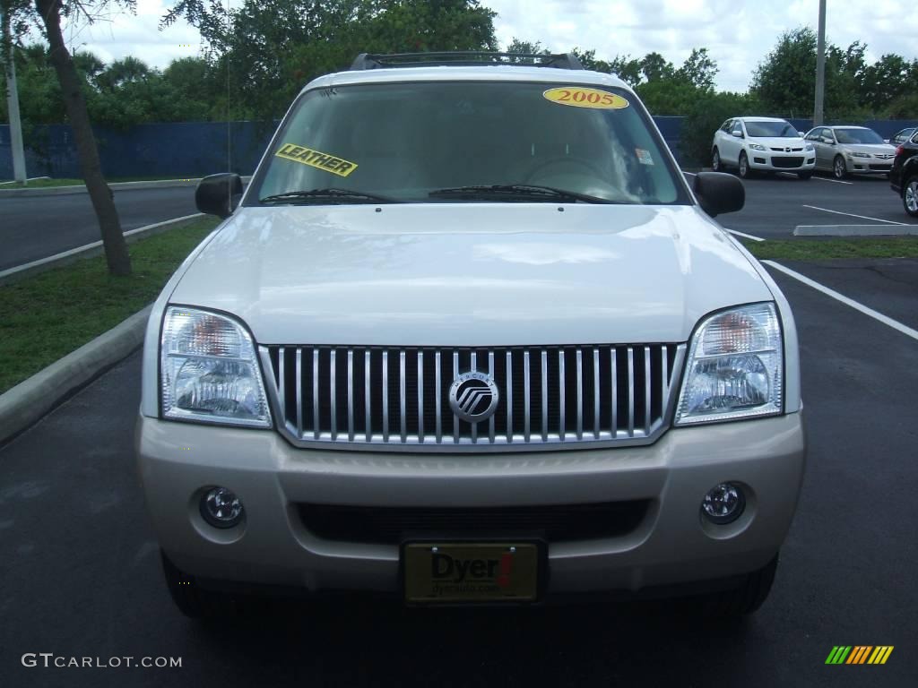 2005 Mountaineer V6 AWD - Oxford White / Medium Dark Parchment photo #2