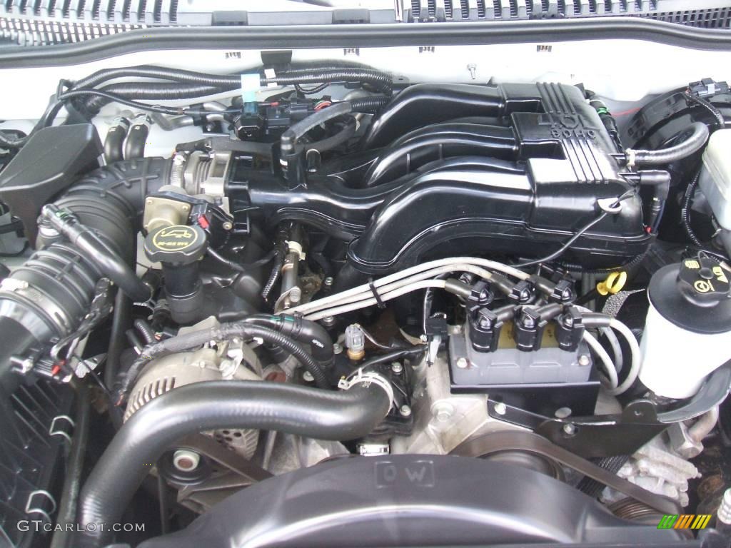 2005 Mountaineer V6 AWD - Oxford White / Medium Dark Parchment photo #16