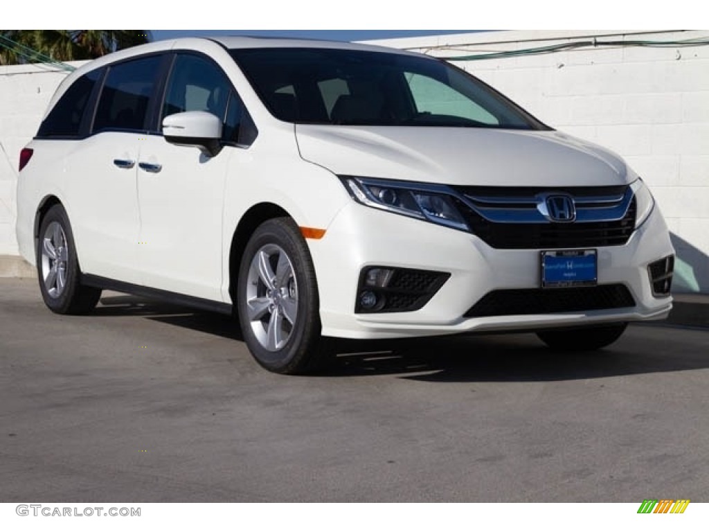 White Diamond Pearl Honda Odyssey