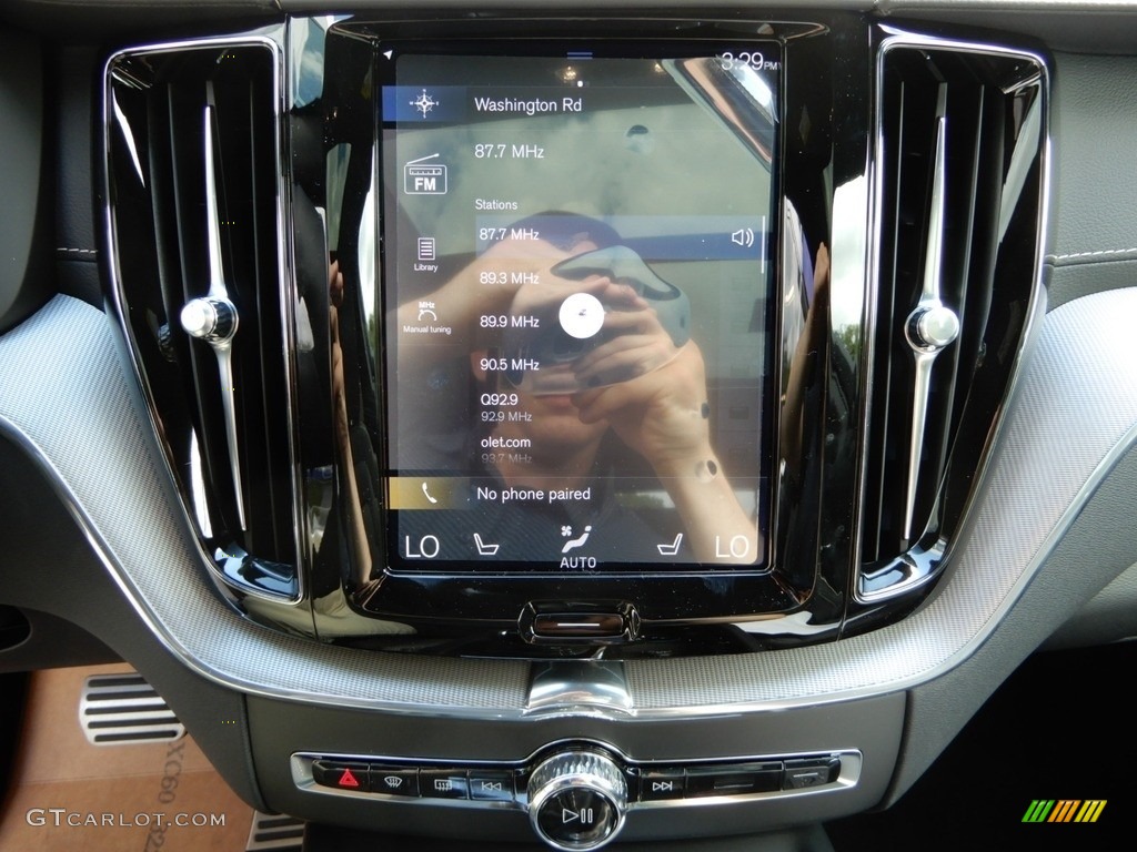 2020 Volvo XC60 T6 AWD Controls Photo #134161233