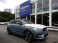 Front 3/4 View of 2020 XC90 T6 AWD R Design