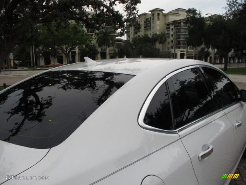 2014 Verano  - Summit White / Medium Titanium photo #21