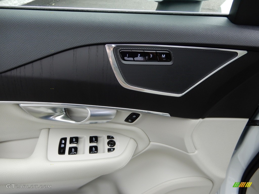 2020 Volvo XC90 T6 AWD Momentum Controls Photo #134162274