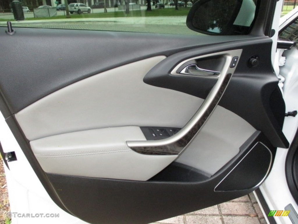 2014 Verano  - Summit White / Medium Titanium photo #33