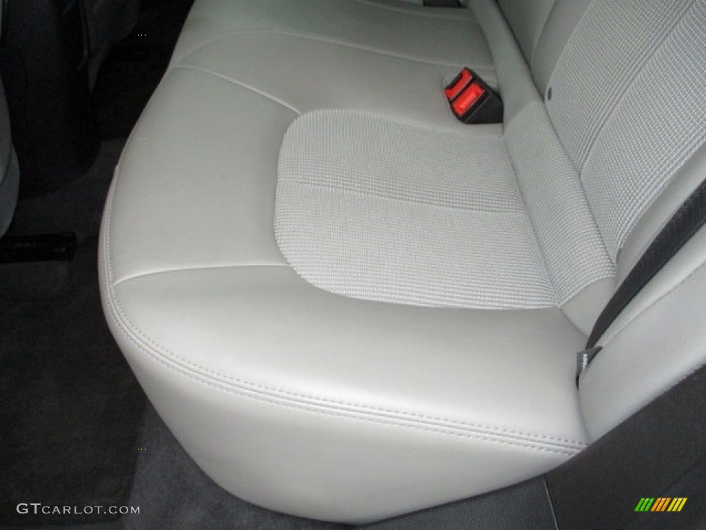 2014 Verano  - Summit White / Medium Titanium photo #35