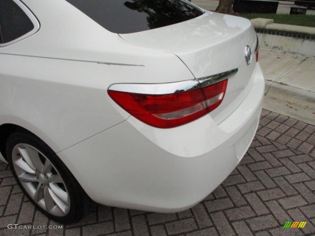 2014 Verano  - Summit White / Medium Titanium photo #36