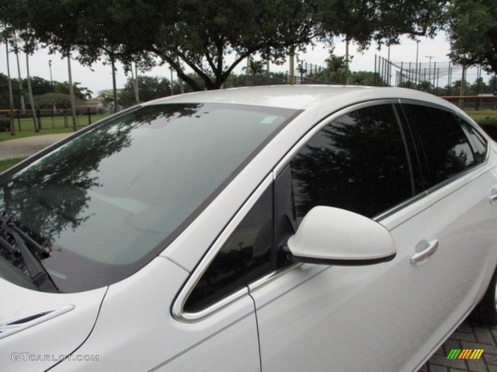2014 Verano  - Summit White / Medium Titanium photo #43