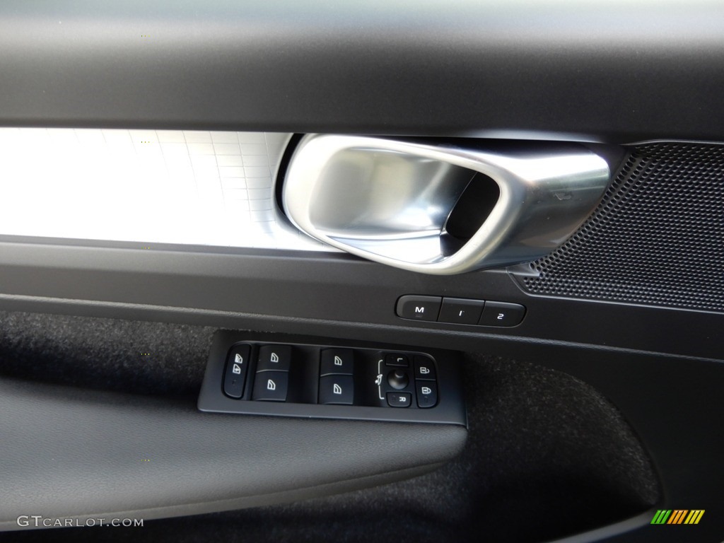 2020 Volvo XC40 T5 Momentum AWD Controls Photo #134162661