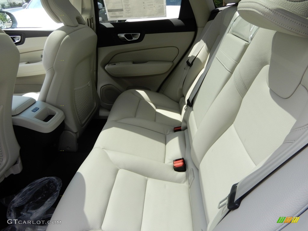 Blonde Interior 2020 Volvo XC60 T5 AWD Momentum Photo #134162988