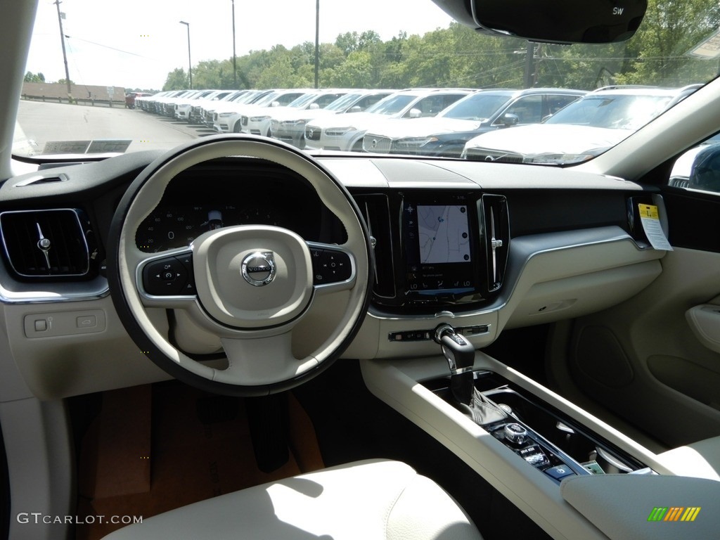 Blonde Interior 2020 Volvo XC60 T5 AWD Momentum Photo #134163009