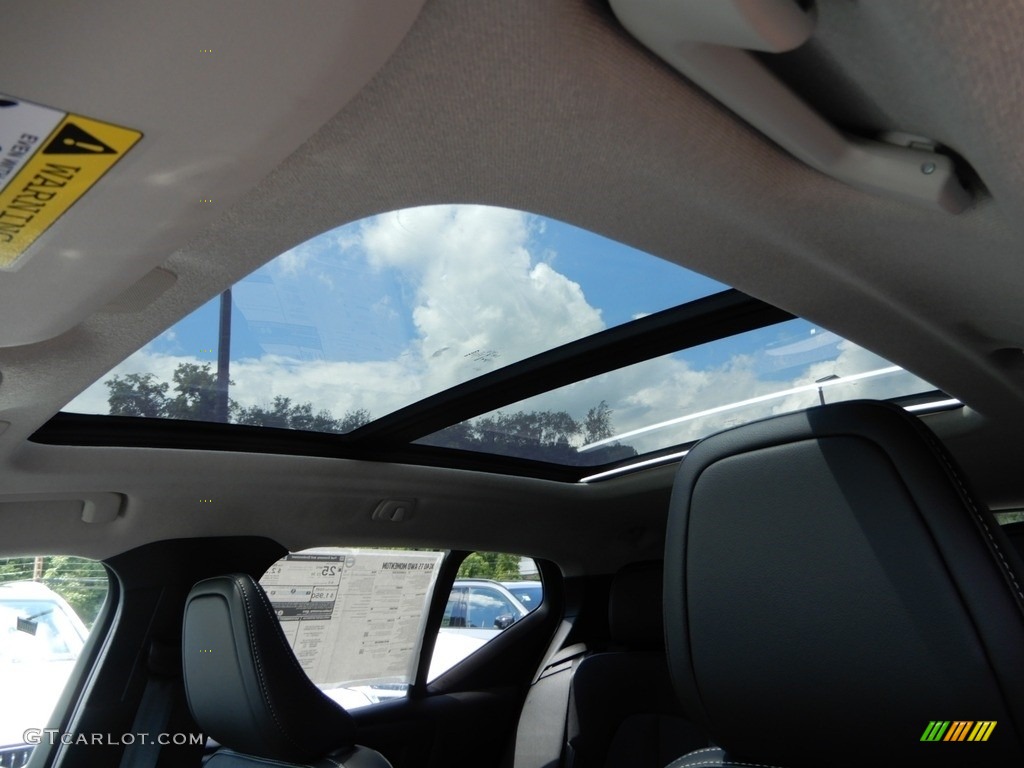 2020 Volvo XC40 T5 Momentum AWD Sunroof Photo #134163810