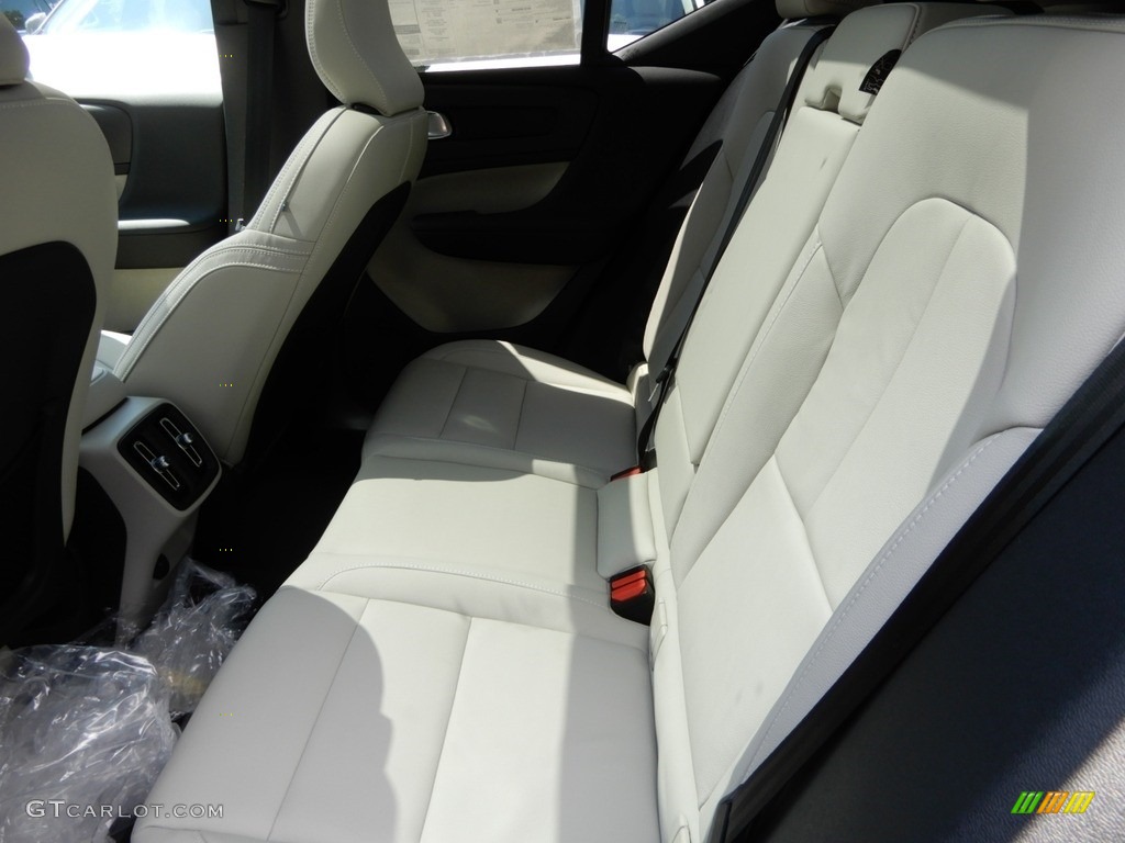 2019 XC40 T5 Momentum AWD - Black Stone / Blond photo #8