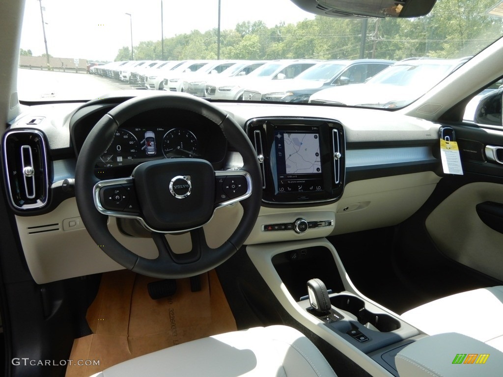 2019 XC40 T5 Momentum AWD - Black Stone / Blond photo #9